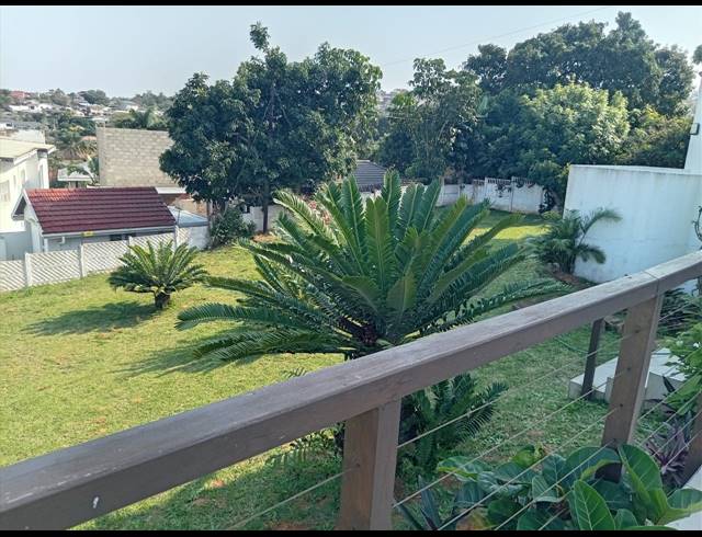 6 BEDROOM HOUSE TO LET IN LA LUCIA